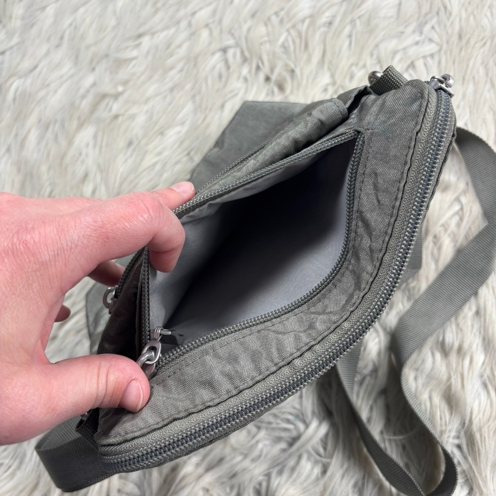 Baggallini Gray Nylon Let's Escape Crossbody Bag Travel Minimalist Urban Commute - Picture 9 of 9